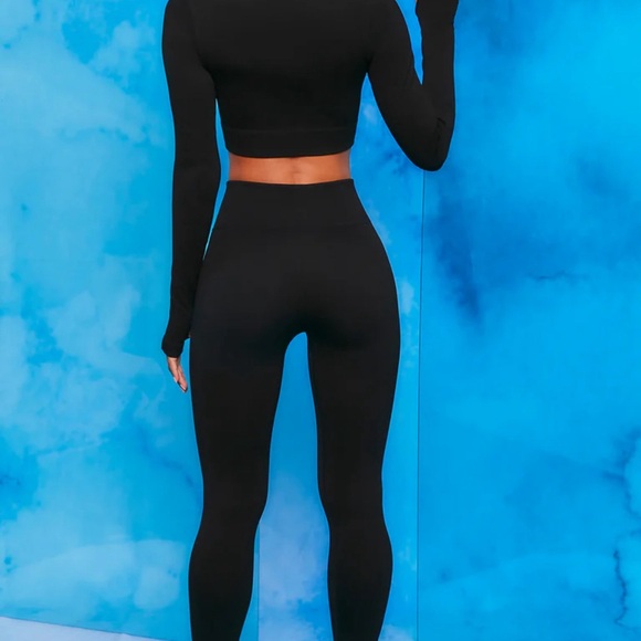 NWT Bo + Tee Ribbed Long Sleeve Zip Front Crop Top in Black - Picture 2 of 4